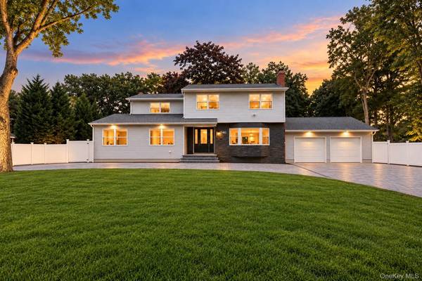 140 Seaman Neck RD, Dix Hills, NY 11746