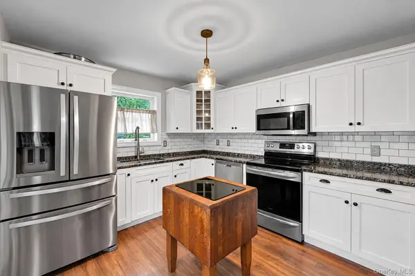 1 Hampton ST, East Quogue, NY 11942