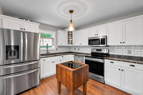 1 Hampton ST, East Quogue, NY 11942