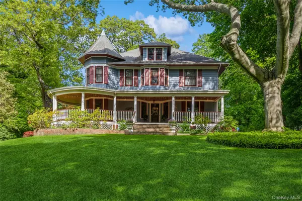 110 Red Spring LN, Glen Cove, NY 11542