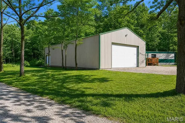 25190 McDonald DR, Lebanon, MO 65536