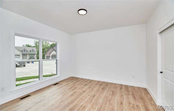 107 Wolf Den CT, Lake St Louis, MO 63367
