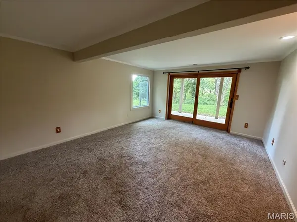 2 Country Hill LN, Belleville, IL 62221