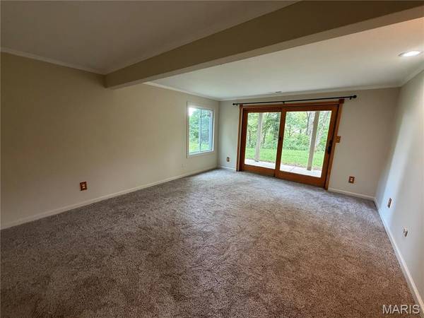 2 Country Hill LN, Belleville, IL 62221