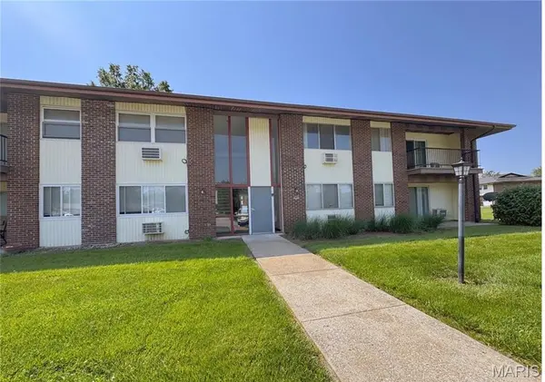 7499 Hazelcrest DR #G, Hazelwood, MO 63042