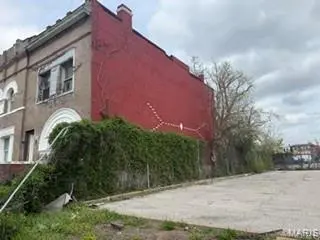 5233 Cates AVE, St Louis, MO 63108