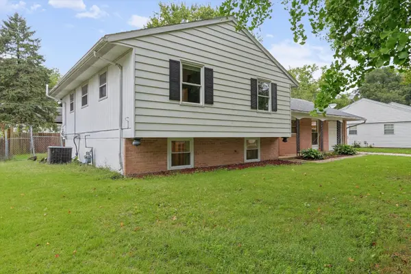 905 Stratford DR, Champaign, IL 61821