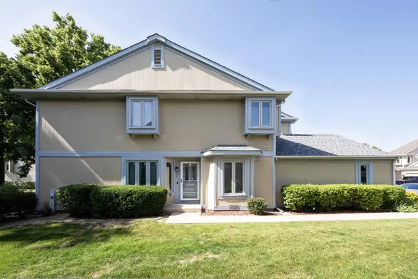 329 Redwing DR #329, Deerfield, IL 60015