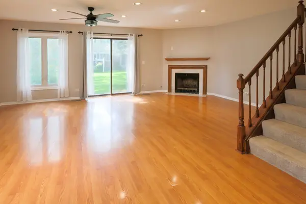 329 Redwing DR #329, Deerfield, IL 60015