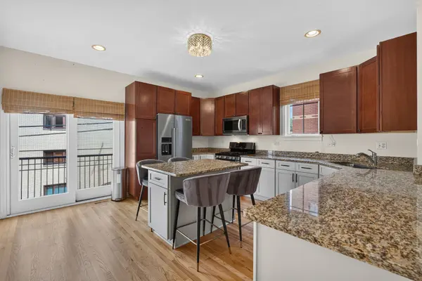 1027 Lincoln TRL, Oak Park, IL 60302