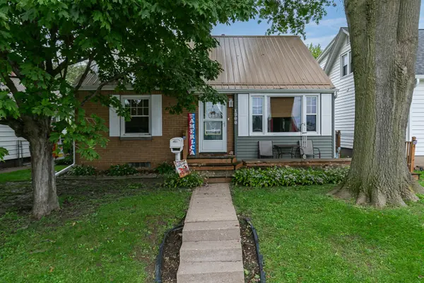 1900 29th ST, Moline, IL 61265