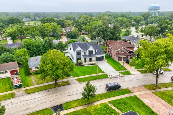 1515 N Fernandez PL, Arlington Heights, IL 60004
