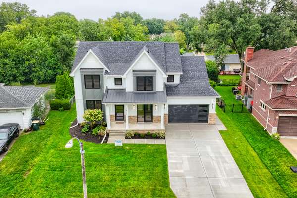 1515 N Fernandez PL, Arlington Heights, IL 60004