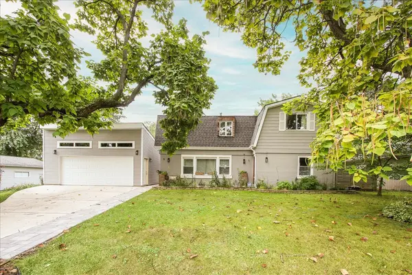 63 Fairway RD, Lake Zurich, IL 60047