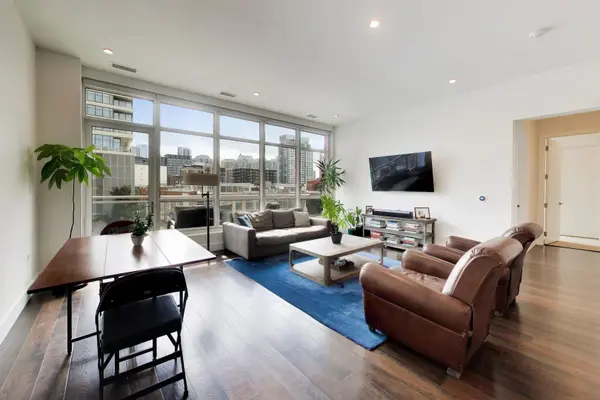 367 W Locust ST #305, Chicago, IL 60610