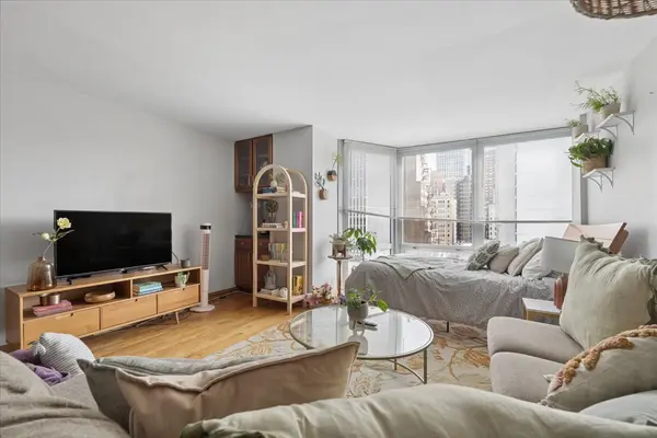 21 W GOETHE ST #8H, Chicago, IL 60610