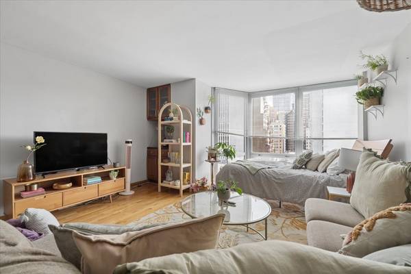 21 W GOETHE ST #8H, Chicago, IL 60610
