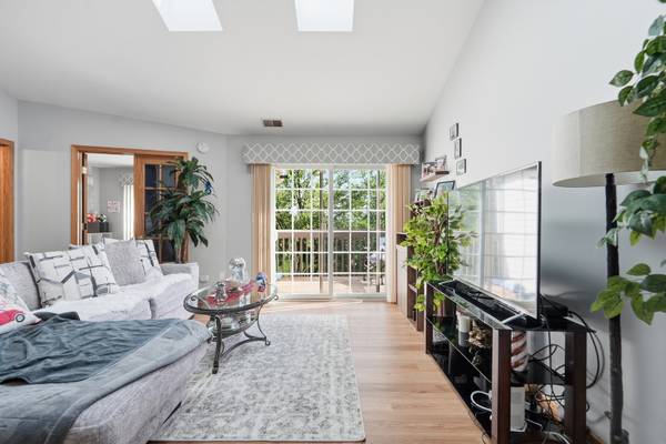 1994 Gary CT #B, Schaumburg, IL 60193