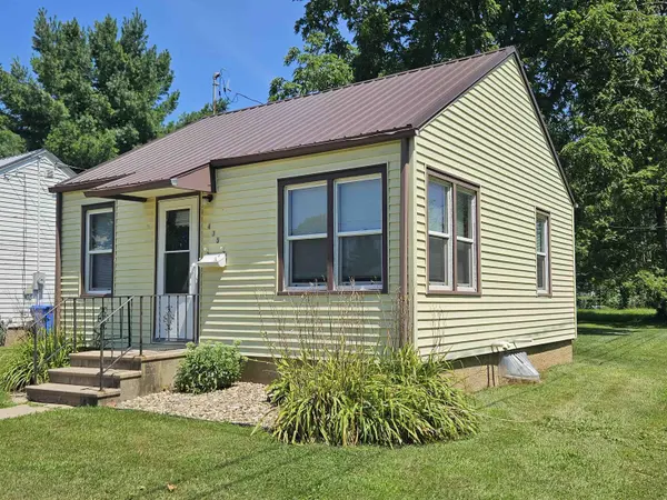 415 W 4th ST, Cresco, IA 52136