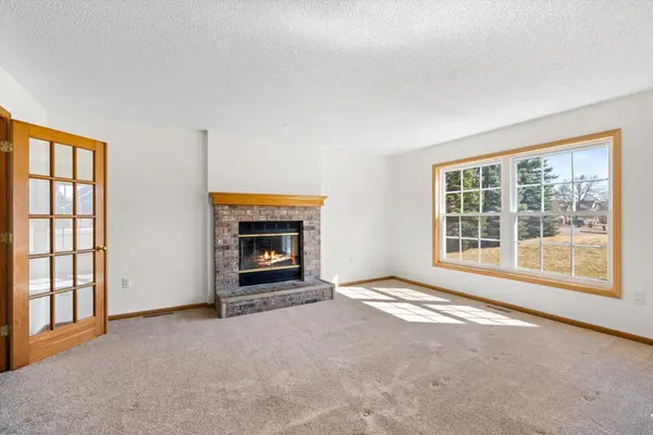 952A Moonlight Dr #1, Woodbury, MN 55125