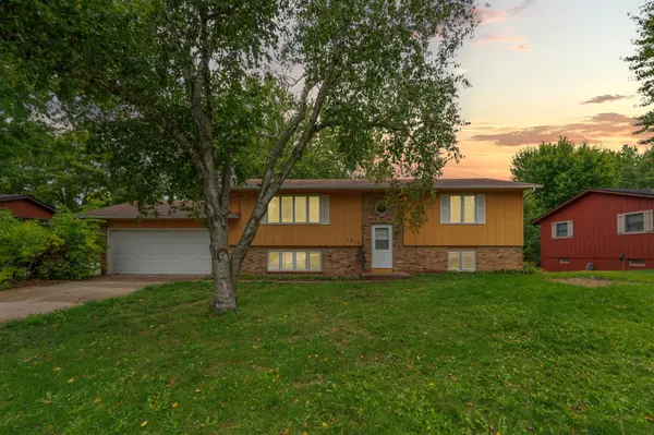 1513 Eisenhower CT, Northfield, MN 55057