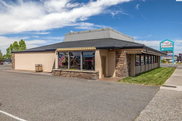 3200 W Clearwater Ave, Kennewick, WA 99336-2735