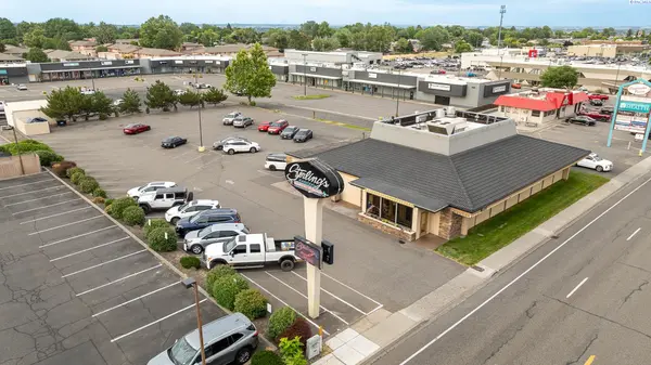 3200 W Clearwater Ave, Kennewick, WA 99336-2735