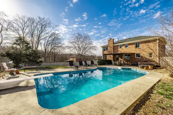 107 Meadow Ln, Hendersonville, TN 37075