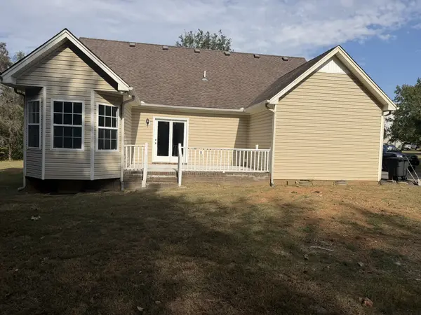 2039 Sterling St, Murfreesboro, TN 37127