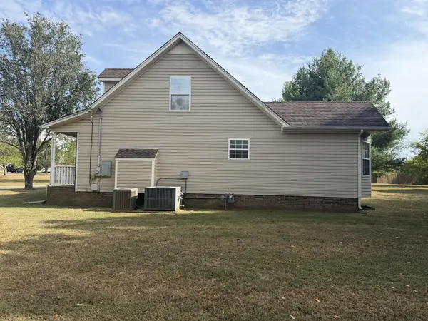 2039 Sterling St, Murfreesboro, TN 37127