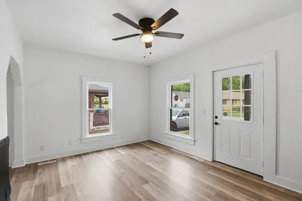 611 S Hydraulic St, Wichita, KS 67211