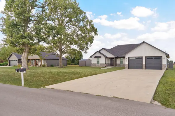1053 W Thoroughfare ST, Seymour, MO 65746