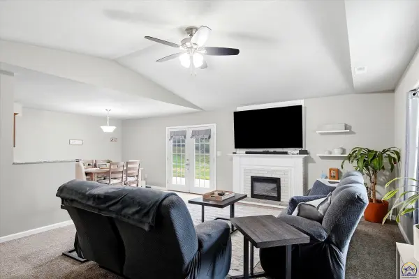 9835 SW Deer Trail ST, Topeka, KS 66610