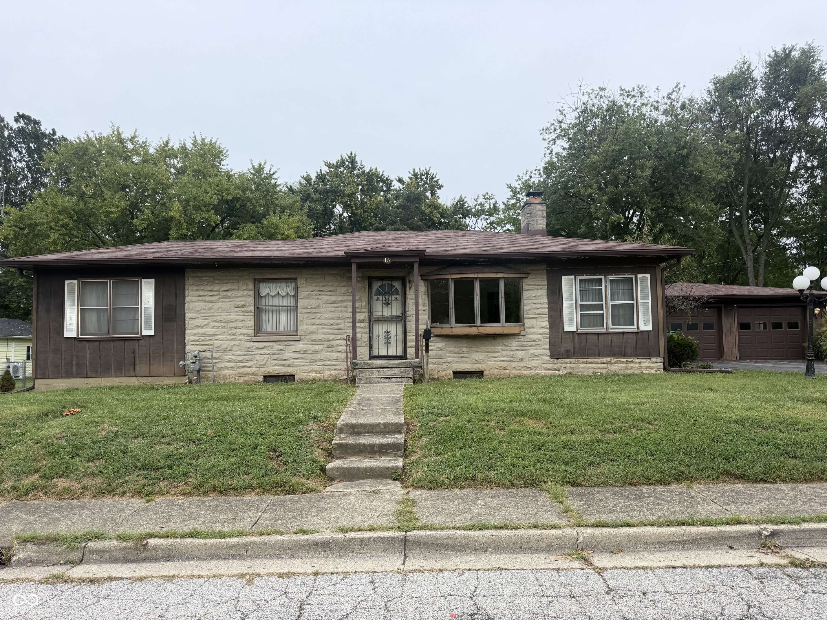 16 Lincoln AVE, Brownsburg, IN 46112