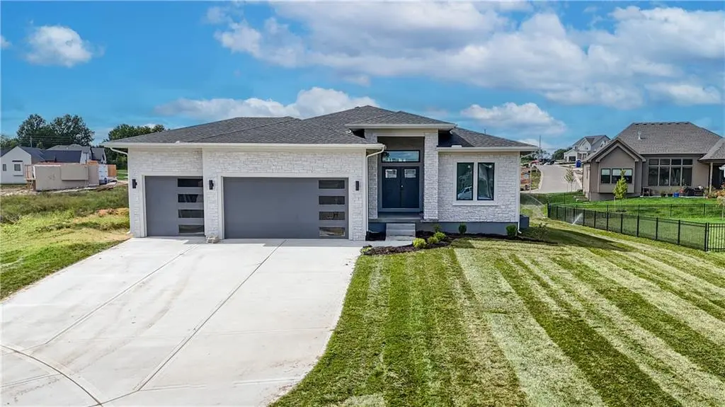6010 Apache DR, Shawnee, KS 66226