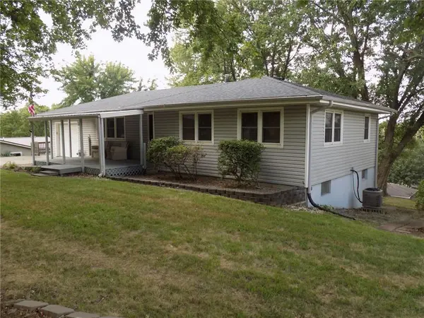 804 N 6 ST, Wathena, KS 66090