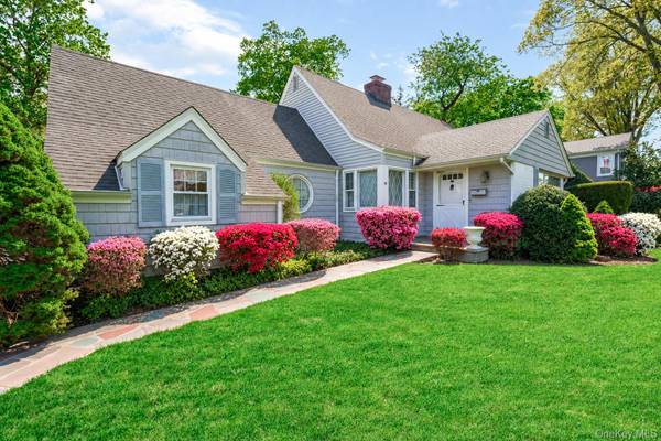 88 Brook ST, Garden City, NY 11530