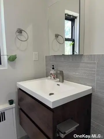 3 Townhouse PL #3A, Great Neck, NY 11021