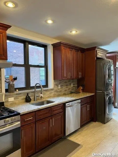 3 Townhouse PL #3A, Great Neck, NY 11021