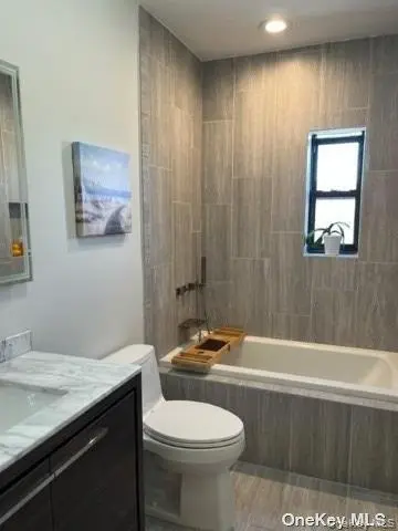 3 Townhouse PL #3A, Great Neck, NY 11021