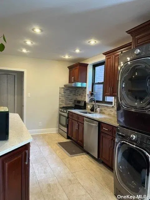 3 Townhouse PL #3A, Great Neck, NY 11021