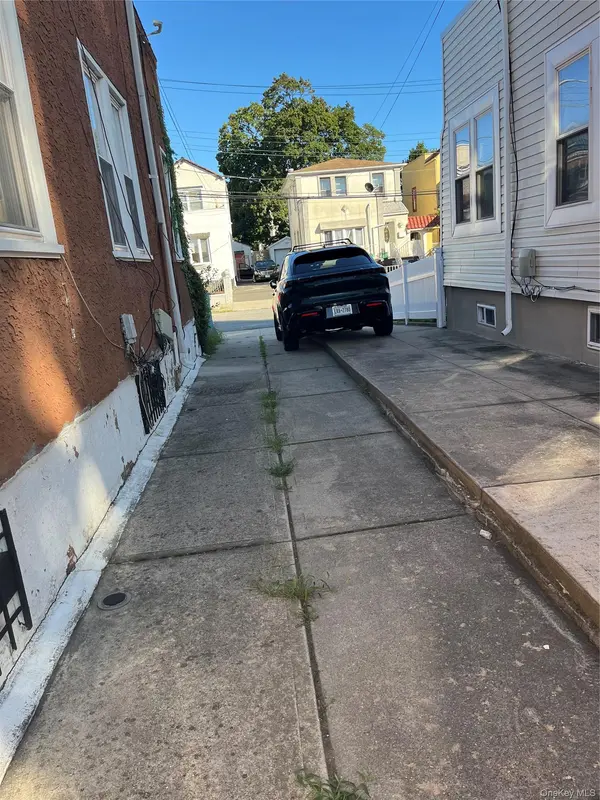 13940 231st ST, Laurelton, NY 11413