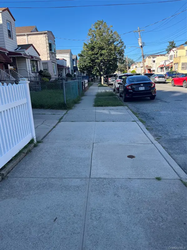 13940 231st ST, Laurelton, NY 11413