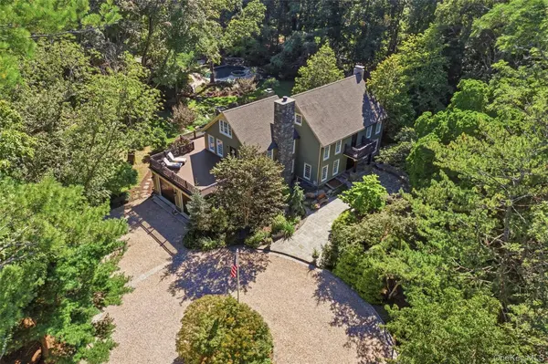 1 Evans LN, Setauket, NY 11733