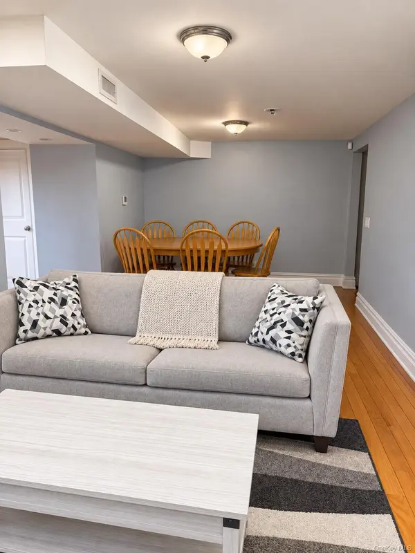 548 S Strong AVE, Lindenhurst, NY 11757