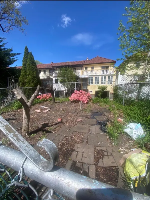 6849 Groton ST, Forest Hills, NY 11375