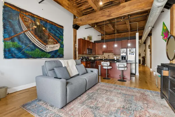 770 W Gladys AVE #304, Chicago, IL 60661