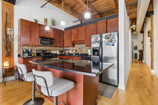 770 W Gladys AVE #304, Chicago, IL 60661
