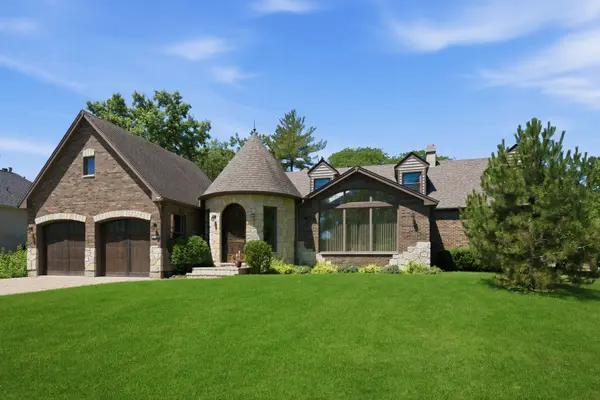 10S230 Grant ST, Burr Ridge, IL 60527