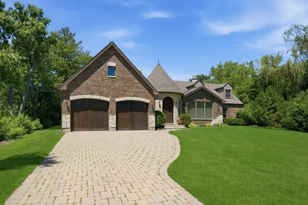 10S230 Grant ST, Burr Ridge, IL 60527